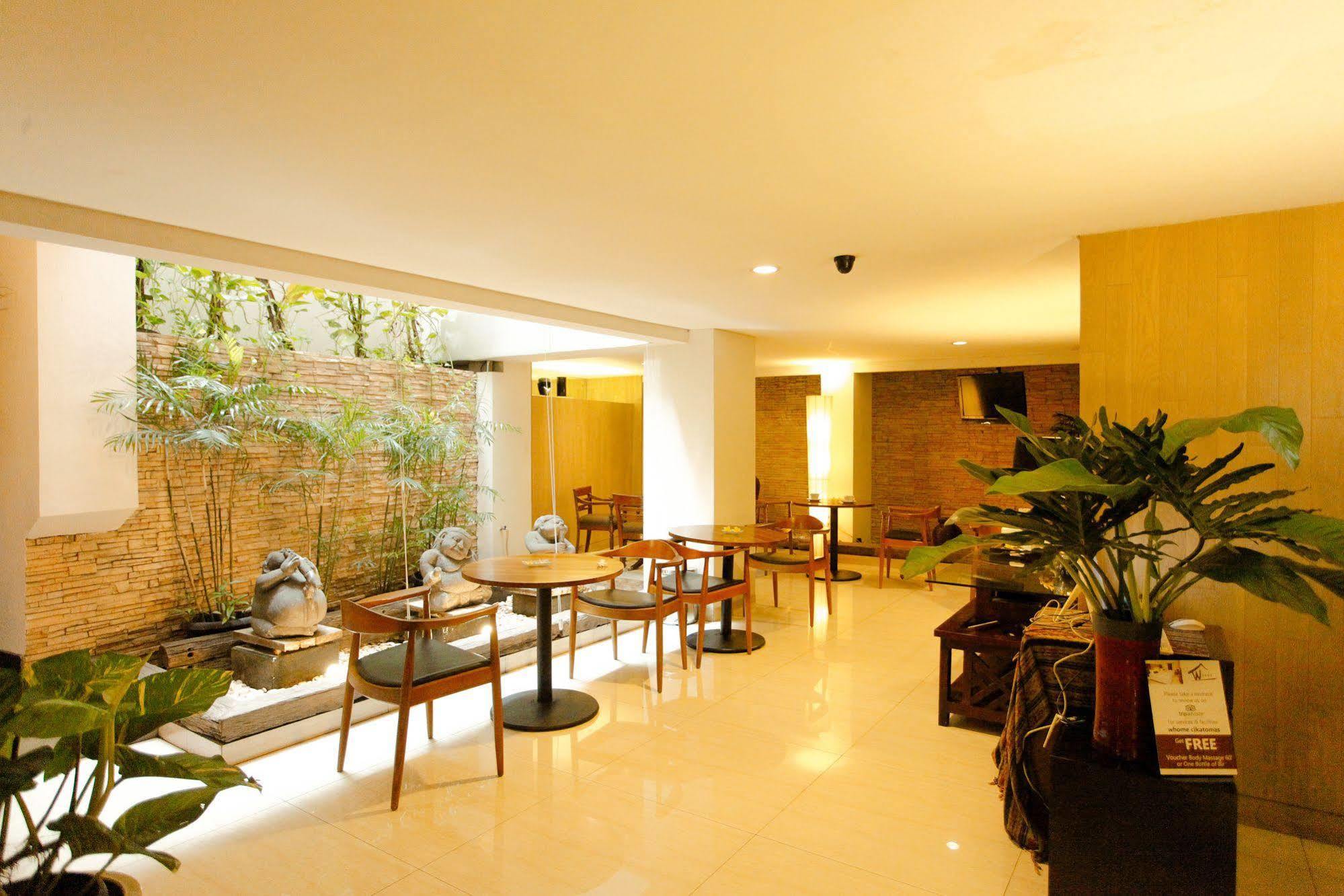 W Home Cikatomas Jakarta Exterior foto