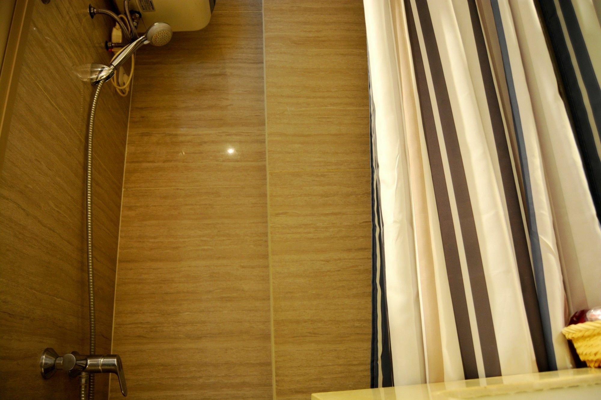 W Home Cikatomas Jakarta Exterior foto