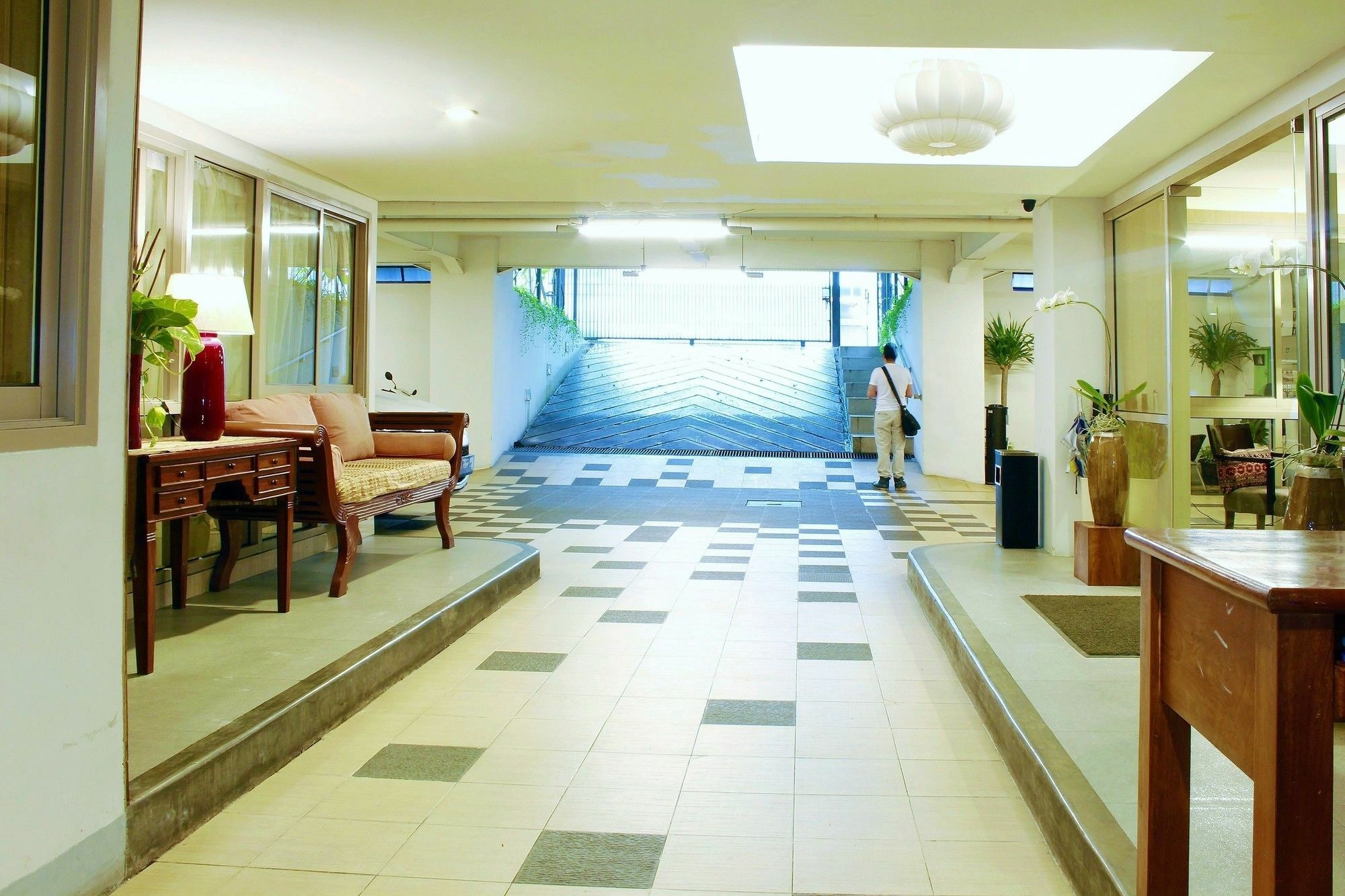 W Home Cikatomas Jakarta Exterior foto