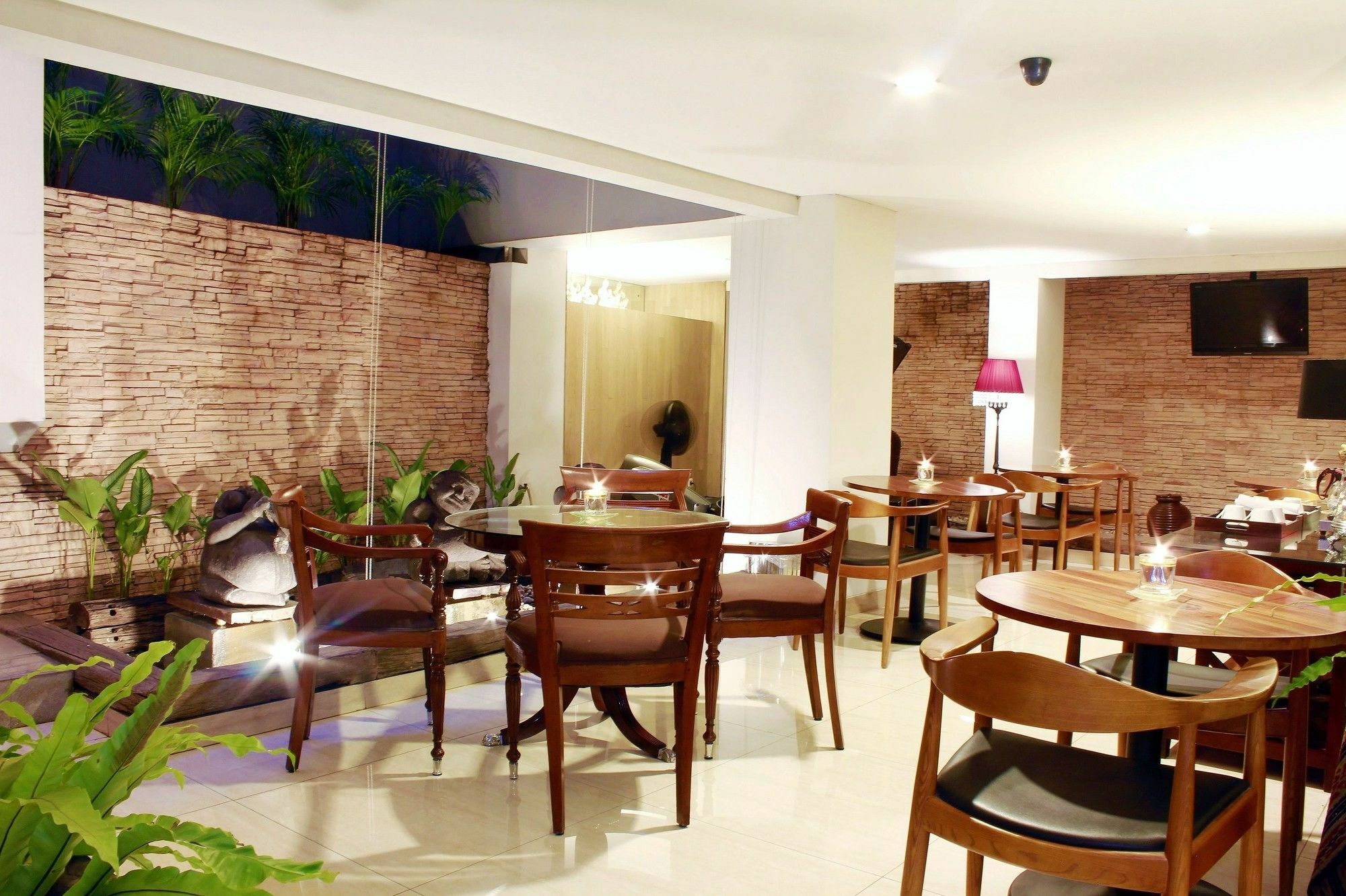 W Home Cikatomas Jakarta Exterior foto