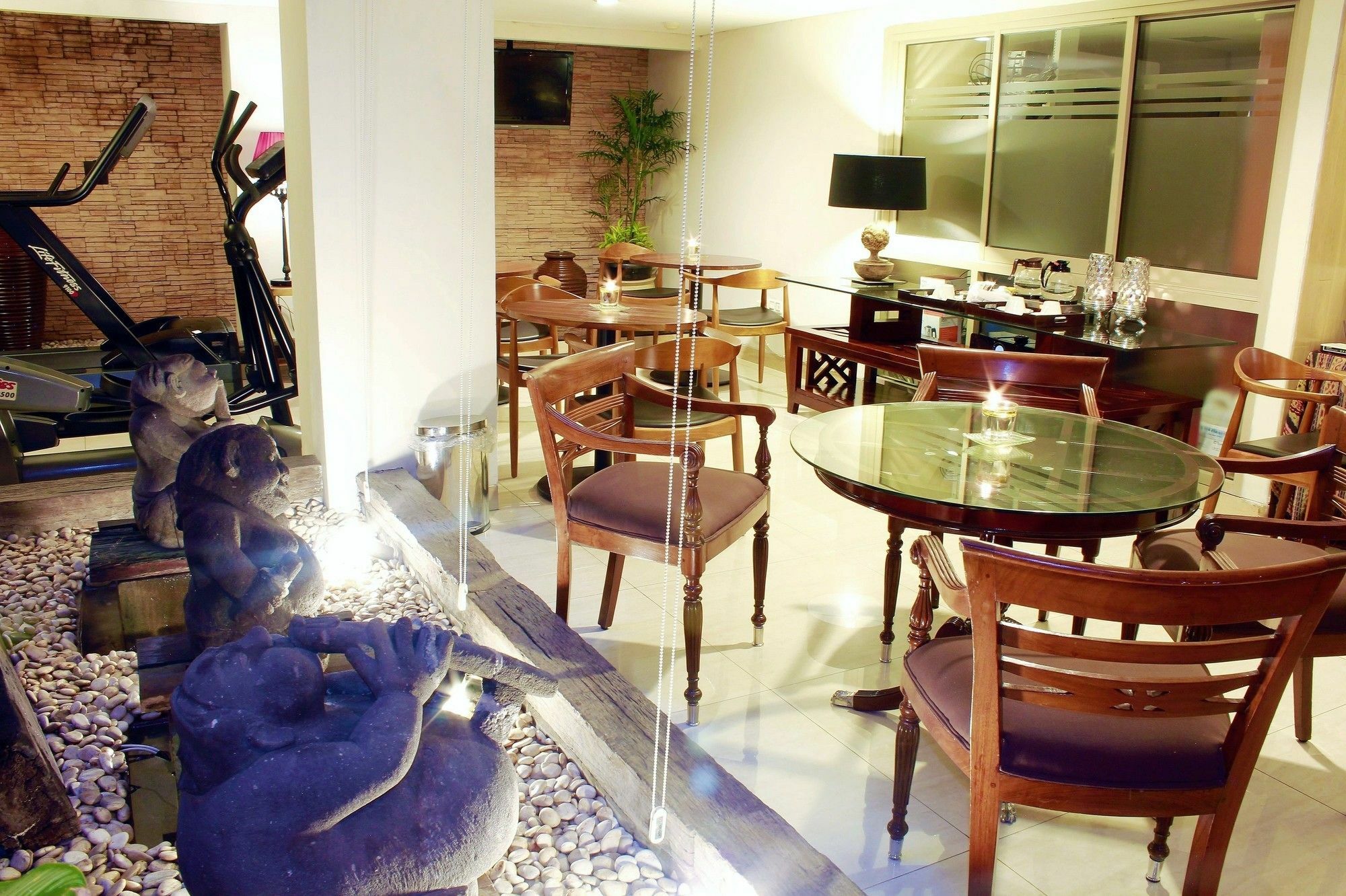 W Home Cikatomas Jakarta Exterior foto