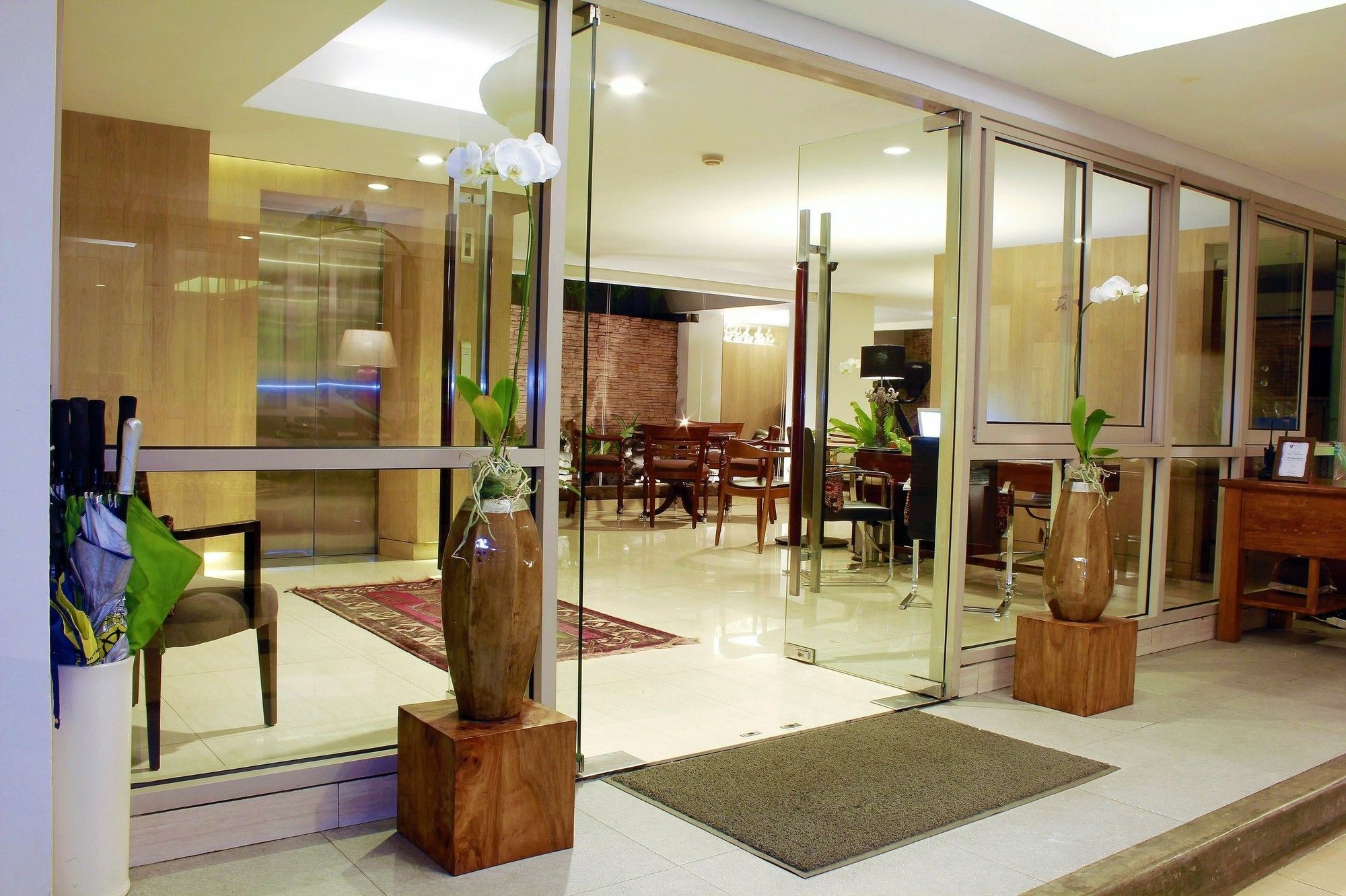 W Home Cikatomas Jakarta Exterior foto