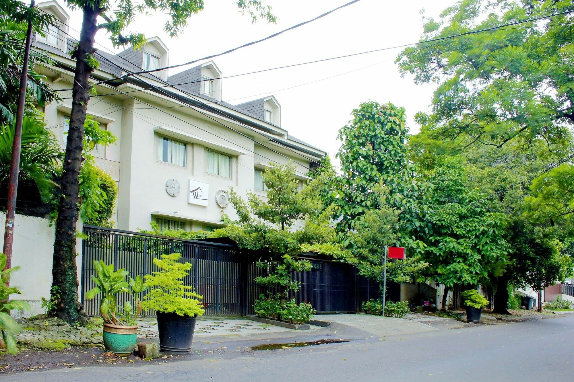 W Home Cikatomas Jakarta Exterior foto