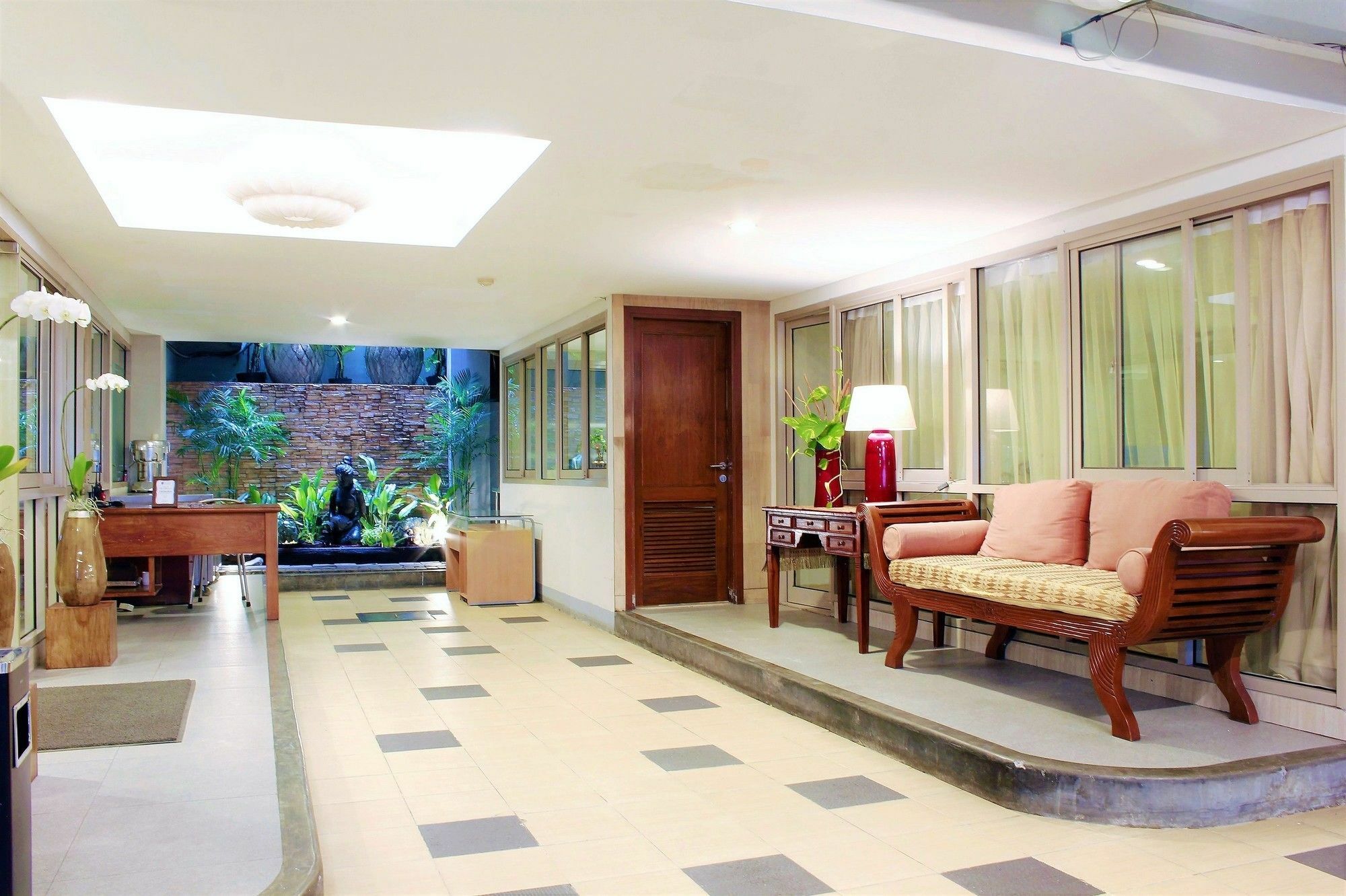 W Home Cikatomas Jakarta Exterior foto