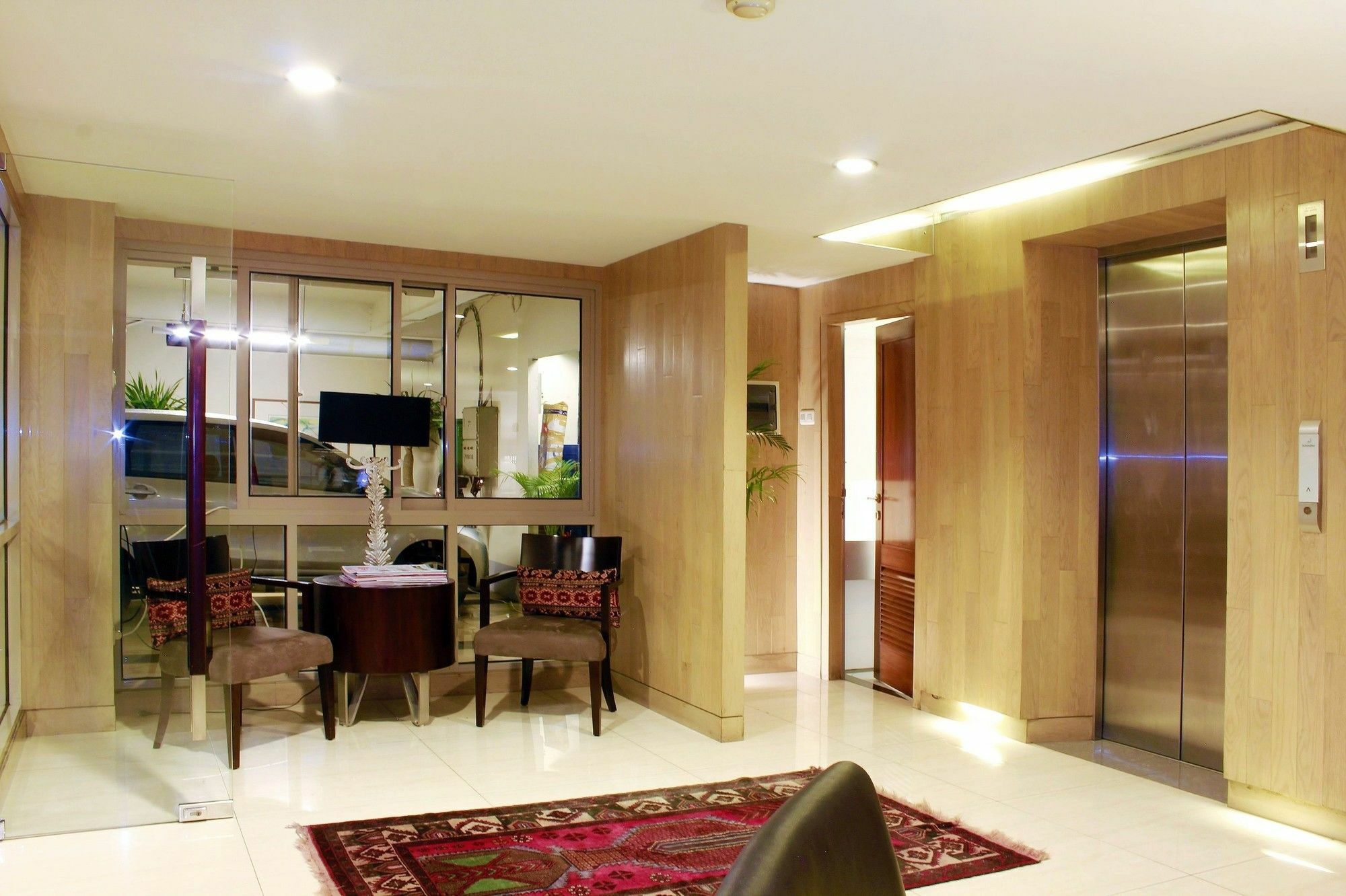 W Home Cikatomas Jakarta Exterior foto